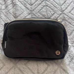 Lululemon 1L Velour Belt Bag